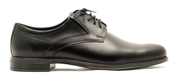 Wygodne czarne półbuty męskie na szeroką stopę T223. Czarne buty wizytowe męskie Modini Moda Męska, bez wzorów, ze skóry, bez obcasa, bez zapięcia. W wyprzedaży za 332.10 zł.