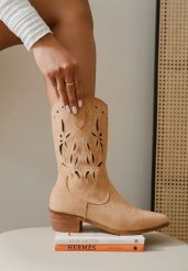 Ciemnobeżowe Ażurowe Botki Vices na Obcasie w Stylu Kowbojek Helori. Brązowe botki damskie Born2be, w ażurowe wzory, z jeansu, boho, bez obcasa, na obcasie, bez zapięcia. Za 139.99 zł.
