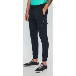 Polo Ralph Lauren - Spodnie. Niebieskie spodnie materiałowe męskie Polo Ralph Lauren, bez wzorów, z bawełny. W wyprzedaży za 359.90 zł.