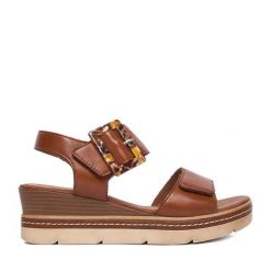 Sandały Remonte. Brązowe sandały damskie Remonte, bez wzorów, bez obcasa, na koturnie, bez zapięcia. Za 379.99 zł.