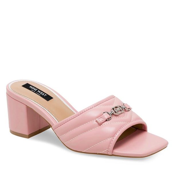 Klapki Nine West. Czerwone klapki damskie Nine West, bez wzorów, bez obcasa, bez zapięcia. Za 137.99 zł.