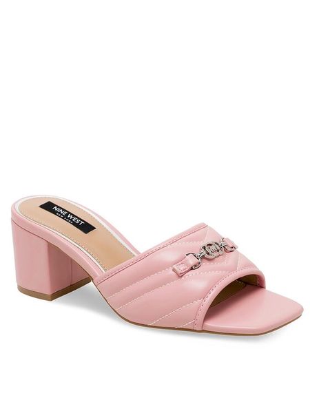 Nine West Klapki 123AL0687 Różowy. Czerwone klapki damskie Nine West, bez wzorów, z syntetyku, bez obcasa, bez zapięcia. Za 137.99 zł.