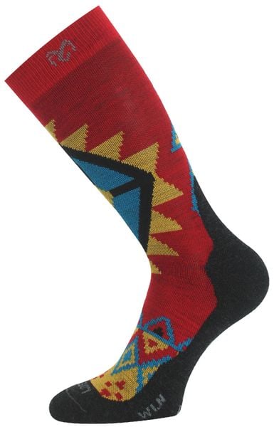 Skarpety merino WLN. Czerwone skarpetki damskie LASTING, bez wzorów, z elastanu. Za 68.00 zł.