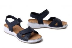 Inblu SD-1KU 004 Granatowy, sandały damskie. Niebieskie sandały damskie Inblu, bez wzorów, ze skóry, bez obcasa, bez zapięcia. Za 116.90 zł.