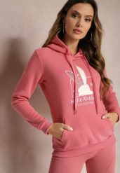 Różowa Bluza z Kapturem i Ozdobnym Nadrukiem Kliorre. Czerwone bluzy damskie Renee, l, bez wzorów, casualowe, bez ramiączek, z kapturem. Za 79.99 zł.