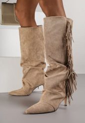 Ciemnobeżowe Kozaki z Imitacji Zamszu na Szpilce z Marszczoną Cholewką z Frędzlami Linotris. Brązowe kozaki damskie Renee, bez wzorów, z jeansu, bez obcasa, na obcasie, bez zapięcia. Za 199.99 zł.