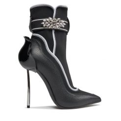 Botki Le Silla. Czarne botki damskie LE SILLA, bez wzorów, bez obcasa, na szpilce, bez zapięcia. Za 4,359.00 zł.