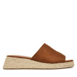Klapki ONLY Shoes. Brązowe klapki damskie ONLY Shoes, bez wzorów, bez obcasa, bez zapięcia. Za 96.99 zł.