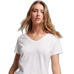 Damska koszulka z haftem i płomieniem v-neck Superdry. Białe bluzki damskie Superdry, bez wzorów, eleganckie, bez kołnierzyka, bez ramiączek. Za 113.95 zł.