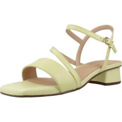 Sandały CLARKS 26186119C Żółty. Żółte sandały damskie Clarks, bez wzorów, ze skóry, bez obcasa, bez zapięcia. Za 351.99 zł.