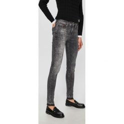 Tommy Jeans - Jeansy Nora. Szare jeansy damskie Tommy Jeans, bez wzorów, z bawełny. W wyprzedaży za 329.90 zł.