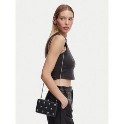Torebka KARL LAGERFELD. Czarne torebki do ręki damskie KARL LAGERFELD, bez wzorów, bez dodatków. Za 849.99 zł.