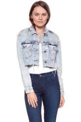 DAMSKA KURTKA JEANSOWA WRANGLER RETRO CROP JACKET WRAINBOW WASH W417RI24K 112128793. Kurtki damskie Wrangler, m, bez wzorów, z jeansu, bez kaptura. W wyprzedaży za 99.99 zł.