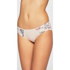 Triumph - Figi Amourette Charm. Czerwone majtki damskie Triumph, z elastanu. W wyprzedaży za 59.90 zł.