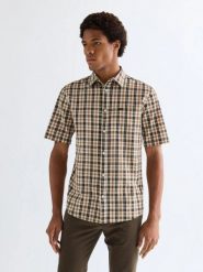 MESKA KOSZULA WRANGLER SS 1 PKT SHIRT GOLDEN WHEAT 112378048. Koszule męskie Wrangler, m, bez wzorów, bez kołnierzyka, bez ramiączek. Za 119.99 zł.