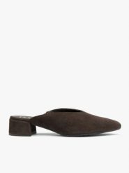 Ciemnobrązowe klapki mule. Brązowe czółenka damskie Ryłko, bez wzorów, ze skóry, eleganckie, bez obcasa, na słupku, bez zapięcia. W wyprzedaży za 349.99 zł.