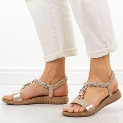 Złote płaskie sandały damskie S.Barski 6051. Żółte sandały damskie S.BARSKI, bez wzorów, z jeansu, bez obcasa, na płaskiej podeszwie, bez zapięcia. Za 169.00 zł.