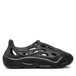 Półbuty Steve Madden. Czarne półbuty damskie Steve Madden, bez wzorów, bez obcasa, na płaskiej podeszwie, bez zapięcia. Za 469.99 zł.