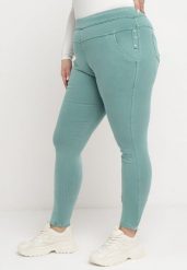 Jasnozielone Spodnie z Gumką w Talii i Prostymi Nogawkami Lotlipa. Zielone spodnie materiałowe damskie Born2be, bez wzorów, z jeansu, eleganckie, plus size. Za 49.99 zł.