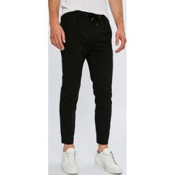 Jack & Jones - Spodnie. Czarne spodnie materiałowe męskie Jack & Jones, bez wzorów, z dzianiny. W wyprzedaży za 99.90 zł.