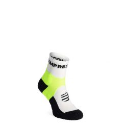 Skarpety biegowe Compressport Ultra Trail Socks v2.0 Low. Zielone skarpetki damskie Compressport, bez wzorów. Za 83.99 zł.