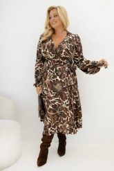 Kopertowa sukienka midi Hello Monica 100% wiskoza Plus Size na wesele w brązowe kwiaty Oversize. Brązowe sukienki damskie Moda Size Plus Iwanek, do pracy, na jesień, plus size, bez wzorów, z materiału, biznesowe, bez kołnierzyka, plus size, bez ramiączek, midi, dopasowane. Za 349.90 zł.