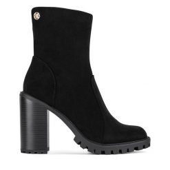 Botki Nine West. Czarne botki damskie Nine West, bez wzorów, bez obcasa, na słupku, bez zapięcia. Za 279.99 zł.