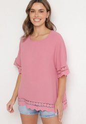 Różowa Bluzka z Ażurowymi Wstawkami Vozenia. Czerwone bluzki damskie Born2be, xl, w ażurowe wzory, z jeansu, eleganckie, bez kołnierzyka, bez ramiączek. Za 59.99 zł.