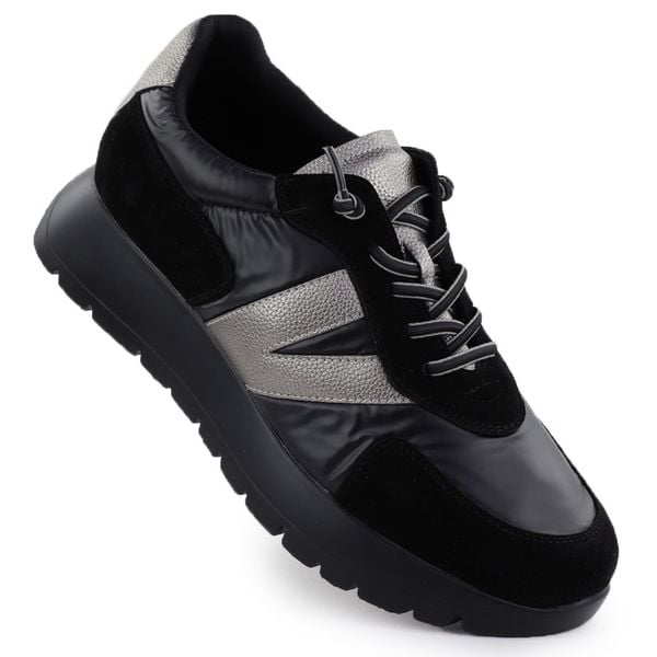 Półbuty sportowe damskie na platformie czarne Vinceza 26-58561. Czarne półbuty damskie VINCEZA, bez wzorów, ze skóry ekologicznej, eleganckie, bez obcasa, na platformie, bez zapięcia. Za 143.99 zł.