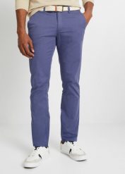 Spodnie chinosy ze stretchem, Regular Fit Straight, z paskiem. Zielone eleganckie spodnie męskie bonprix, bez wzorów. Za 129.99 zł.