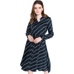 Vero Moda Lisa Sukienka Niebieski. Niebieskie sukienki damskie Vero Moda, xs, bez wzorów, z materiału, bez kołnierzyka, bez ramiączek. Za 199.95 zł.
