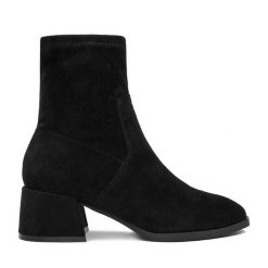 Botki JENNY. Czarne botki damskie Jenny, bez wzorów, bez obcasa, na słupku, bez zapięcia. Za 169.99 zł.