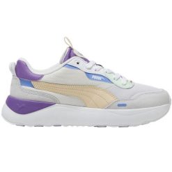 Buty damskie Puma Runtamed Platform. Białe obuwie sportowe damskie Puma, bez wzorów, bez zapięcia, trekkingowe. Za 199.99 zł.