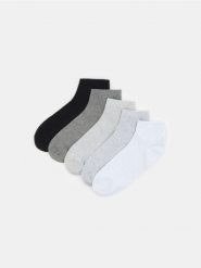 Prążkowane skarpetki 5 pack - biały. Białe skarpetki damskie Sinsay, bez wzorów, prążkowane. Za 17.99 zł.