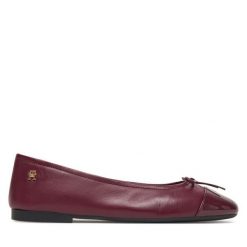 Baleriny Tommy Hilfiger. Czerwone balerinki damskie Tommy Hilfiger, bez wzorów, bez obcasa, bez zapięcia. Za 339.99 zł.