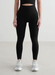 Damskie legginsy bezszwowe, wysoki stan, squat proof petite Shape czarny. Czarne legginsy damskie Aim'n, bez wzorów, z elastanu. Za 297.00 zł.