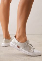 Złote Tenisówki ze Skóry Naturalnej z Metalicznym Połyskiem Lamisa. Żółte trampki i tenisówki damskie Born2be, bez wzorów, z dzianiny, bez zapięcia. Za 199.99 zł.