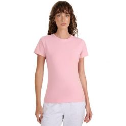 Koszulka damska 4F F2255 jasny róż 4FWMM00TTSHF2255 56S. Czerwone bluzki damskie 4F, s, bez wzorów, z bawełny, sportowe, bez kołnierzyka, bez ramiączek. Za 29.90 zł.