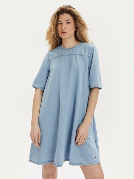 Tommy Jeans Sukienka codzienna Chambray DW0DW17932 Niebieski Relaxed Fit. Niebieskie sukienki damskie Tommy Jeans, na co dzień, m, bez wzorów, z bawełny, bez kołnierzyka, bez ramiączek, proste. Za 269.99 zł.
