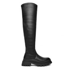 Muszkieterki DeeZee. Czarne kozaki damskie DeeZee, bez wzorów, bez obcasa, na płaskiej podeszwie, bez zapięcia. Za 229.99 zł.