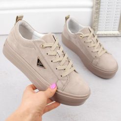 Skórzane zamszowe półbuty damskie na platformie beżowe Filippo DP3533. Brązowe półbuty damskie Filippo, bez wzorów, ze skóry, eleganckie, bez obcasa, na platformie, bez zapięcia. Za 289.99 zł.