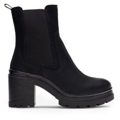 Botki Lasocki. Czarne botki damskie Lasocki, bez wzorów, bez obcasa, na słupku, bez zapięcia. Za 189.99 zł.