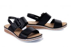 RIEKER V3667-00 black, sandały damskie. Czarne sandały damskie Rieker, bez wzorów, bez obcasa, na koturnie, bez zapięcia. Za 239.92 zł.