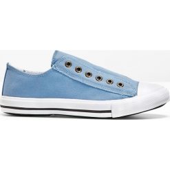 Sneakersy. Białe obuwie sportowe damskie bonprix, bez wzorów, bez zapięcia. Za 89.99 zł.