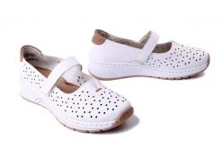 RIEKER N6553-80 white, półbuty damskie. Białe półbuty damskie Rieker, na lato, bez wzorów, bez obcasa, na koturnie, bez zapięcia. Za 288.92 zł.