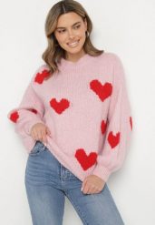 Różowy Sweter z Wełną Wiskozą i Motywem Serc Lisaviena. Czerwone swetry nierozpinane damskie Born2be, na jesień, uniwersalny, bez wzorów, z jeansu, bez kołnierzyka, bez ramiączek. Za 169.99 zł.