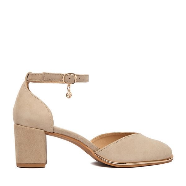 Czółenka Lasocki. Brązowe czółenka damskie Lasocki, bez wzorów, bez obcasa, bez zapięcia. Za 229.99 zł.