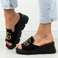Czarne klapki damskie na koturnie Vinceza 58295. Czarne klapki damskie VINCEZA, na lato, z aplikacjami, z zamszu, eleganckie, bez obcasa, na koturnie, bez zapięcia. Za 169.00 zł.
