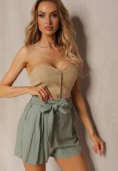 Zielone Szorty z Bawełny z Gumką w Talii i Paskami po Bokach Nellvina. Zielone szorty damskie Renee, bez wzorów, z bawełny, eleganckie. Za 44.99 zł.