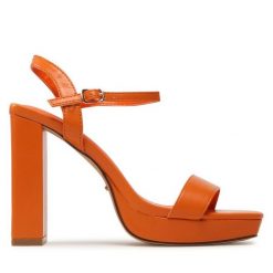 Sandały DeeZee. Brązowe sandały damskie DeeZee, bez wzorów, bez obcasa, na słupku, bez zapięcia. Za 159.99 zł.